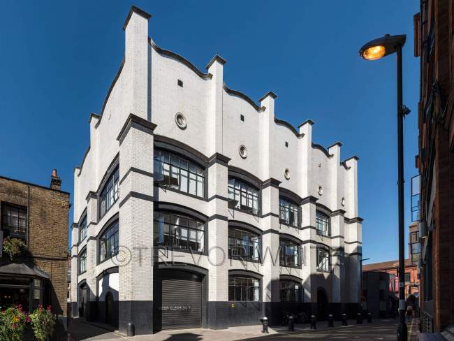 1902 Sandersons Front - Voysey