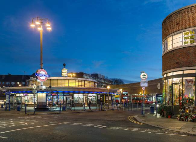 1933 Southgate Station 1 - Holden